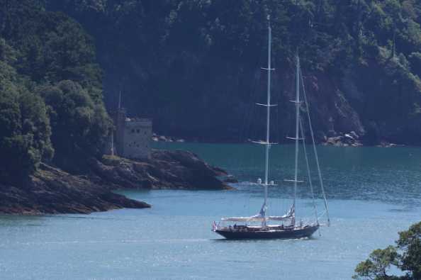22 July 2020 - 11-44-31
Subperyacht Seabiscuit passes out beyond the castles.
------------------
Superyacht Seabiscuit departs Dartmouth